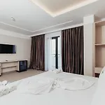 Hotel Delight & Golem (Tirana)