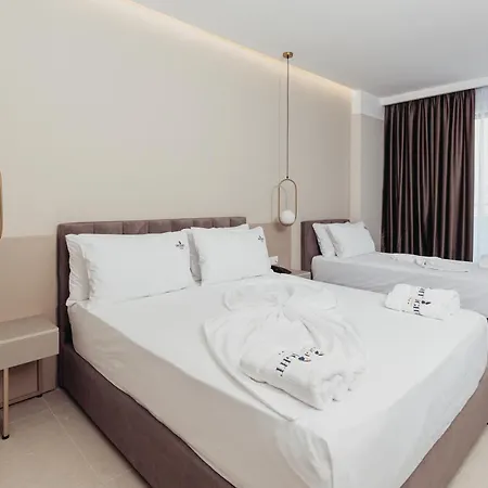 Hotel Delight & 4*