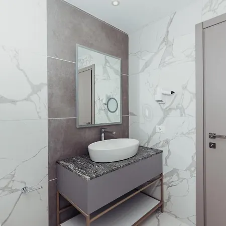 Delight & Otel Golem (Tirana)