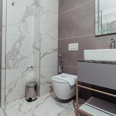 Otel Delight & Golem (Tirana)