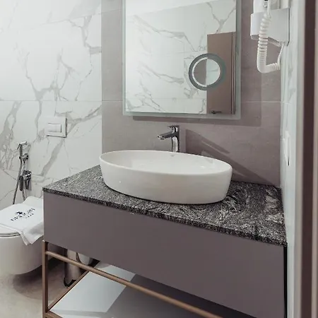 Hotel Delight & Golem (Tirana)