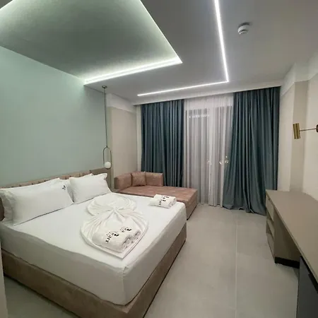 Delight & 4* Golem (Tirana)