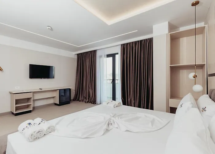 Hotel Delight & Golem (Tirana)