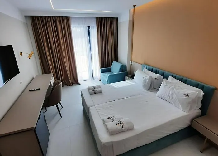 Delight & 4* Golem (Tirana)